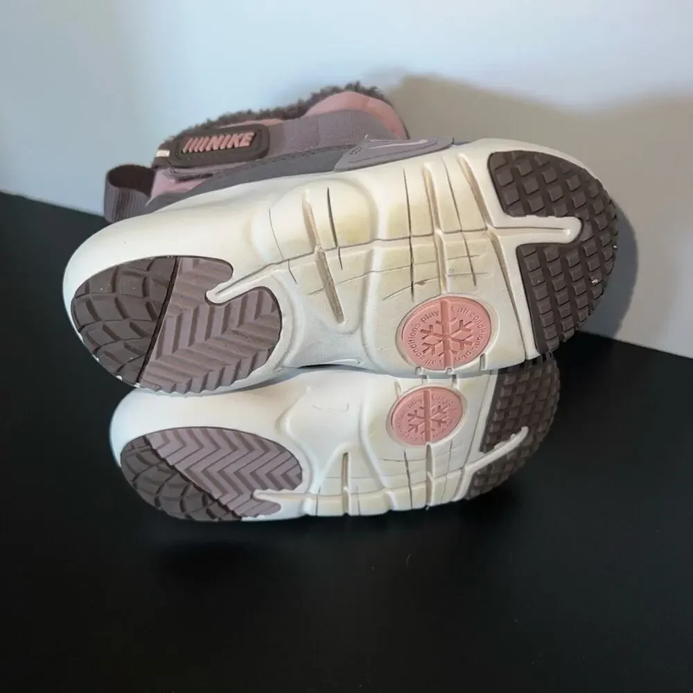 NIKE GIRLS SQUALL BOOT SIZE 7